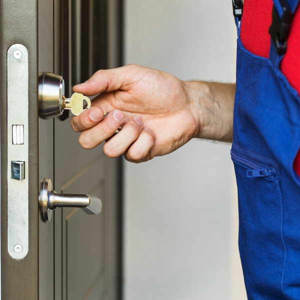 en cerrajería residencial contamos con experiencia en la apertura de puertas residenciales en casos de emergencia